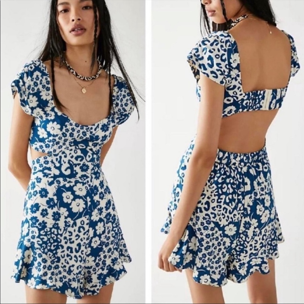 Free People Vallis Romper White Blue Ruffle Shorts Ivory Combo SZ Large